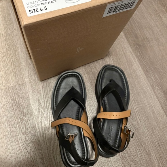 Brand New Madewell The Cooper Thong Platform Sandal - Picture 7 of 7